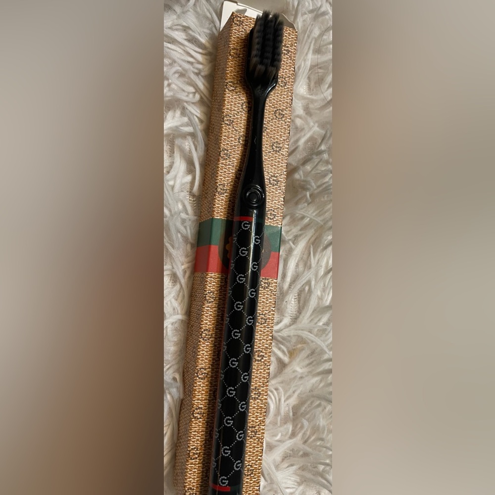 Fancy tooth brush - Picture 4 of 4